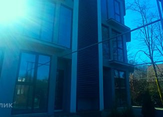 Продаю дом, 300 м2, посёлок городского типа Дагомыс, Батумское шоссе, 38А