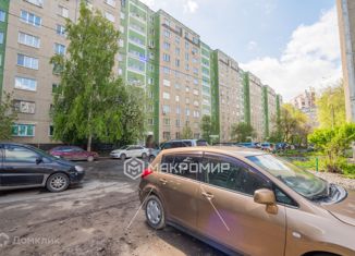 Продам 3-комнатную квартиру, 65 м2, Челябинская область, улица Братьев Кашириных, 114