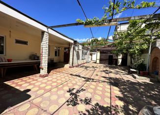 Продается трехкомнатная квартира, 150 м2, Махачкала, улица Некрасова, 74, Советский район