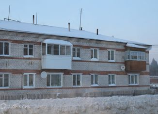 Продаю трехкомнатную квартиру, 62 м2, поселок городского типа Шаля, улица Орджоникидзе, 57