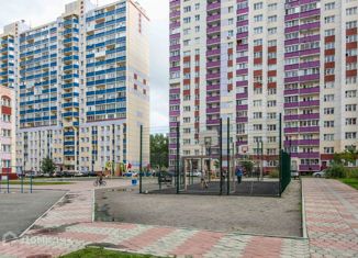 Продается трехкомнатная квартира, 72.4 м2, Новосибирск, Первомайский район, улица Одоевского, 1/1