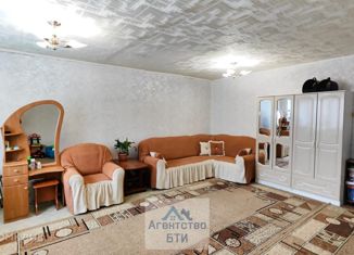 Продаю 2-ком. квартиру, 69.4 м2, Тында, улица Радистов, 3