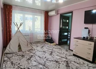 Продам 3-комнатную квартиру, 58 м2, Астрахань, улица Вячеслава Мейера, 2