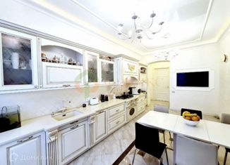 Продается 3-ком. квартира, 96 м2, Санкт-Петербург, Карташихина улица, 10, метро Приморская