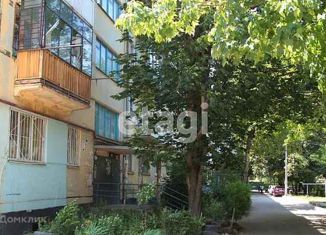 Продаю 4-ком. квартиру, 61 м2, Ставрополь, улица Васильева, 33, микрорайон № 20