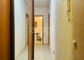 Продаю однокомнатную квартиру, 43.8 м2, Губкинский, 15-й микрорайон, 19