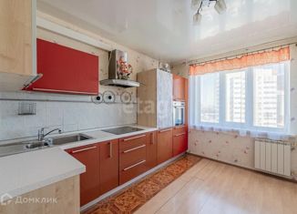 Продажа трехкомнатной квартиры, 71.5 м2, Екатеринбург, метро Динамо, улица Готвальда, 19Б