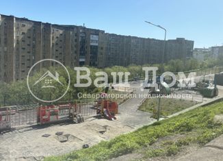 Продам 2-ком. квартиру, 48.1 м2, Мурманская область, улица Адмирала Сизова, 15