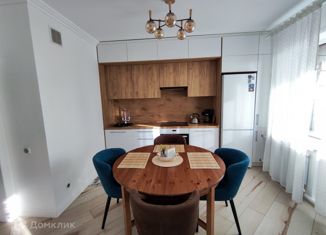 Продается 2-ком. квартира, 63.6 м2, Ковров, улица Строителей, 12