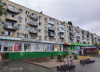 Трехкомнатная квартира на продажу, 56.3 м2, Волгоград, улица Качинцев, 124