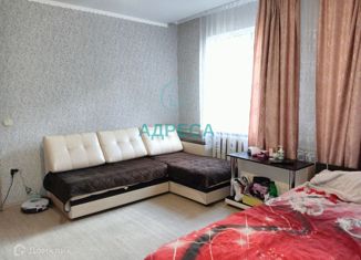 Продаю 2-ком. квартиру, 55 м2, Новый Оскол, улица Комарова, 6