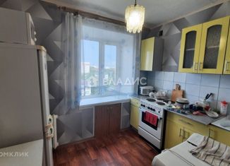 Сдается в аренду 3-комнатная квартира, 61 м2, Тобольск, 4-й микрорайон, 38