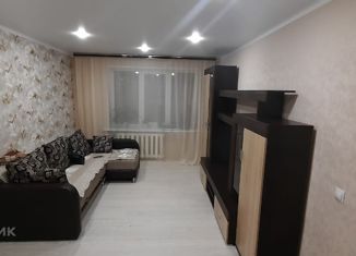 Сдается в аренду 1-комнатная квартира, 32 м2, Алексин, улица 50 лет ВЛКСМ, 12