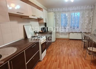 Продаю 2-комнатную квартиру, 60 м2, Татарстан, улица Сергея Максютова, 6