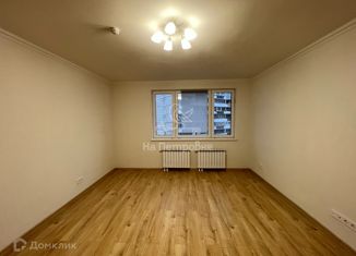 Продажа 2-ком. квартиры, 60 м2, Москва, Большая Очаковская улица, 35Б, метро Озёрная