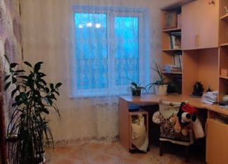 Продается 3-комнатная квартира, 64 м2, Кемеровская область, улица Петренко, 3