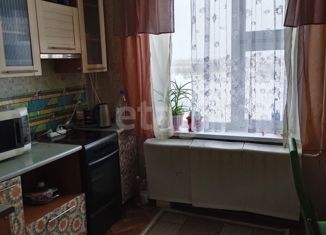 Продаю 2-ком. квартиру, 50 м2, Мегион, улица Сутормина, 2