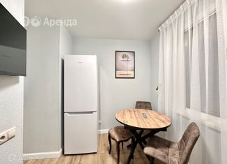 Сдам в аренду 1-комнатную квартиру, 33 м2, Москва, Шипиловская улица, 60к1, метро Шипиловская