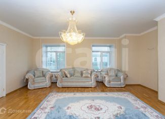 Трехкомнатная квартира на продажу, 134.4 м2, Тобольск, 8-й микрорайон, 26