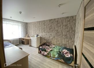 Продаю 3-ком. квартиру, 59.3 м2, Пласт, Октябрьская улица, 27