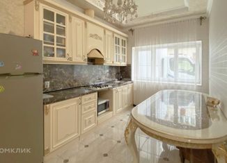 Продаю четырехкомнатную квартиру, 79.2 м2, Нальчик, Самотёчная улица, 31, район Александровка