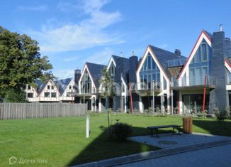 Продаю четырехкомнатную квартиру, 98 м2, посёлок городского типа Янтарный, Советская улица, 40А