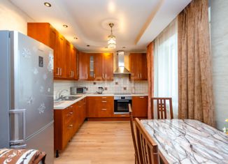 Аренда трехкомнатной квартиры, 90 м2, Новосибирск, улица Гоголя, 38