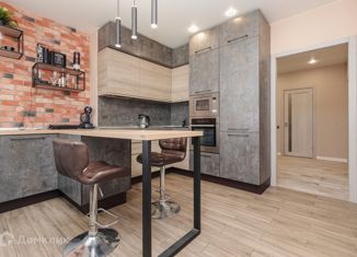 Продаю 2-ком. квартиру, 57.19 м2, Новосибирск, улица Семьи Шамшиных, 89, метро Сибирская