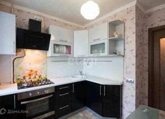 Продажа двухкомнатной квартиры, 42 м2, Екатеринбург, улица Бакинских Комиссаров, 180, метро Проспект Космонавтов