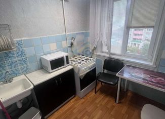 Сдается трехкомнатная квартира, 61.4 м2, Белгородская область, микрорайон Парковый, 18