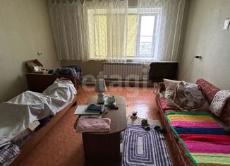 Продаю 1-ком. квартиру, 36 м2, Далматово, улица Чапаева, 19