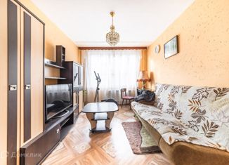 Продам четырехкомнатную квартиру, 76.6 м2, Санкт-Петербург, Купчинская улица, 8к1, метро Купчино