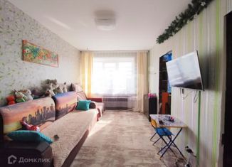 Продается 4-комнатная квартира, 60.7 м2, Боровичи, улица Анатолия Кокорина, 54