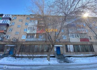 Продается трехкомнатная квартира, 61.1 м2, Оренбургская область, улица Горького, 119