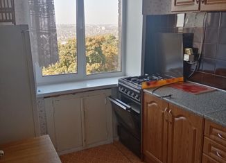 Продам 1-ком. квартиру, 32 м2, Курская область, улица Димитрова, 84