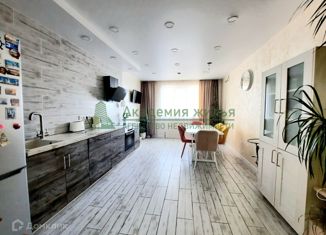 Продаю трехкомнатную квартиру, 96 м2, Энгельс, проспект Фридриха Энгельса, 95Б