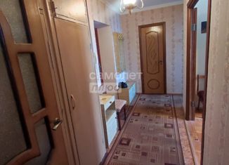 Продаю 2-ком. квартиру, 52 м2, Армавир, улица Ефремова, 11