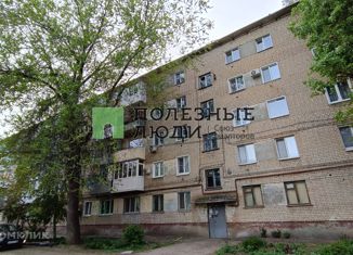 Продам 4-комнатную квартиру, 61 м2, Саратовская область, Камышинская улица, 15А