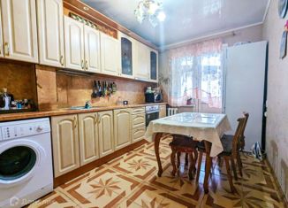 Продаю 4-ком. квартиру, 75.6 м2, Петрозаводск, улица Архипова, 14, район Перевалка