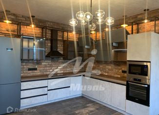 Продаю 2-ком. квартиру, 70 м2, Москва, Сколковское шоссе, 40к1, ЖК Стеллар Сити