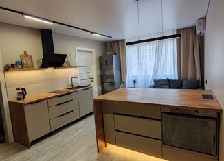 Продается 2-ком. квартира, 56 м2, Тюмень, улица Павла Шарова, 7к2