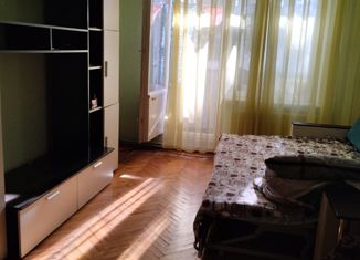 Продается 3-комнатная квартира, 60.4 м2, поселок городского типа Николаевка, улица Октябрьской Революции, 5