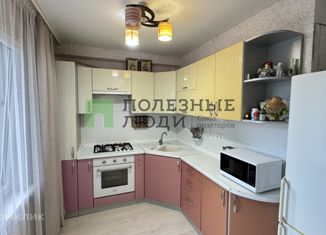 Продажа 4-ком. квартиры, 70 м2, Удмуртия, улица имени Барышникова, 27