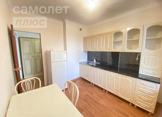 Сдаю в аренду 2-ком. квартиру, 54.5 м2, Грозный, улица Л.И. Яшина, 17, 6-й микрорайон