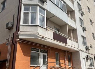Трехкомнатная квартира на продажу, 110 м2, Новороссийск, улица Челюскинцев, 47