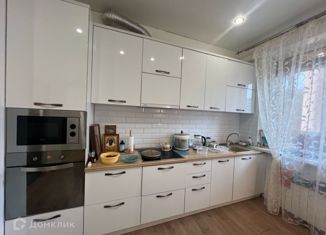 Продается 3-ком. квартира, 91 м2, Старый Оскол, микрорайон Жукова, 18