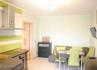 Продам 2-ком. квартиру, 70.4 м2, Дзержинский, Лесная улица, 1