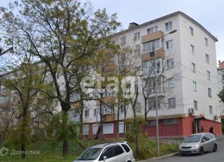 Сдаю 2-ком. квартиру, 48 м2, Владивосток, улица Прапорщика Комарова, 31, Ленинский район