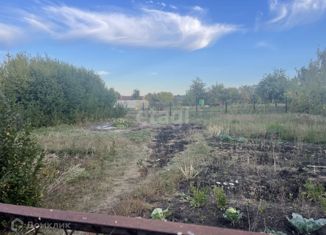 Продам участок, 10 сот., поселок городского типа Новосемейкино, улица Связистов, 29