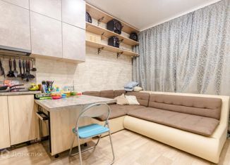 Продается 2-ком. квартира, 57.1 м2, Тюмень, улица Раушана Абдуллина, 2к1, ЖК Кристалл